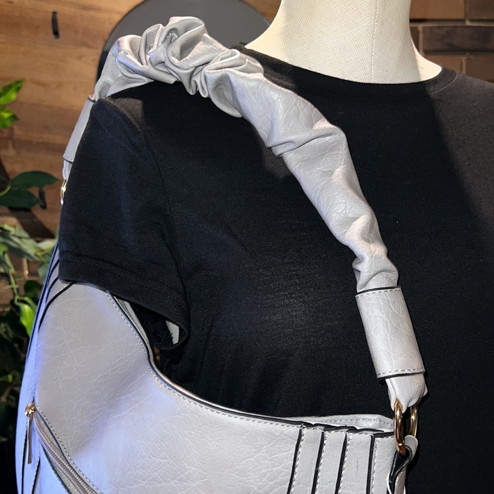 Le Miel Crossbody Purse!🩶 - Picture 4 of 8